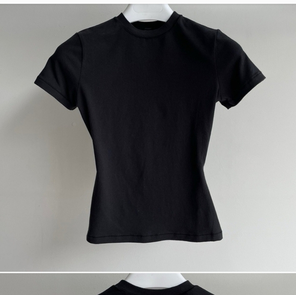 Skims Black Tee - Picture 2 of 2